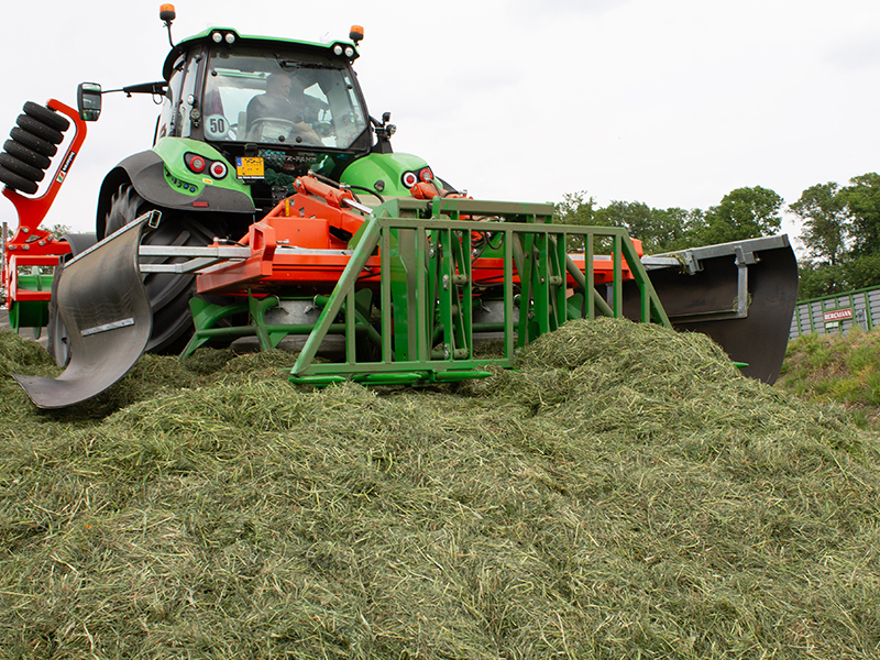 grasverdeler rotorverdeler silageverdeler roterende verdeler kuilvoerverdeler Silo-Breitverteiler Silobreitverteiler Silageverteiler Kreiselverteiler verdeler verteiler breedverdeler Silage spreader silage divider