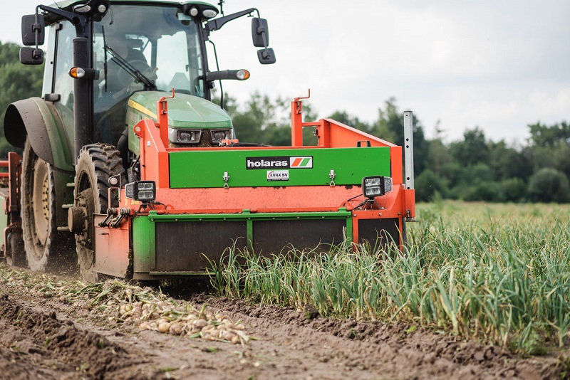 loofmaaier krautschläger haulmtopper uienloof roterend mes loof verwijderen Loof klapper Onion field topper Krautschlägler Uienmachine loofsnijder uienmaaier uienoogst zwiebelernte onion haulm topper Zwiebelblattmäher zwiebelkrautschläger klapper